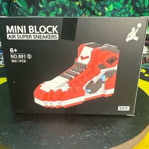 Mini Block Air Super Sneakers Building Set